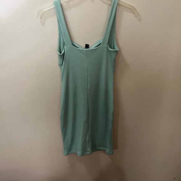 Olive green woman’s dress size medium - Picture 3 of 6